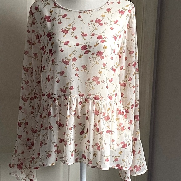 Women’s Medium Krazy Kat Bell Sleeve Floral Blouse - Picture 3 of 8